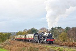 Approaching the tunnel at Bewdley 7820 Dinmore Manor