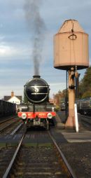 Green Arrow awaits an early morning departure from Bewdley.