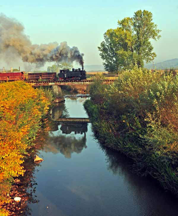 Crossing the river at Brad with No 5.