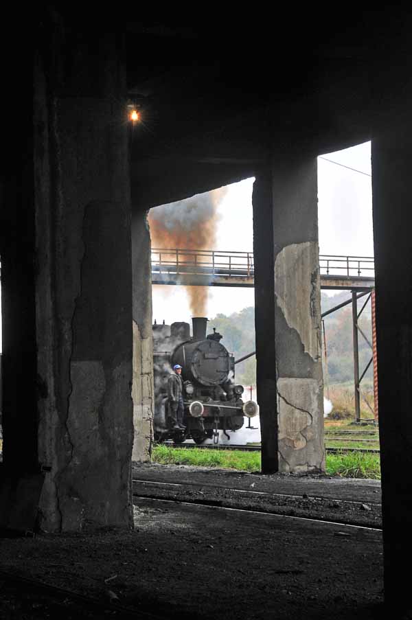 Shunting at Breza Mine.