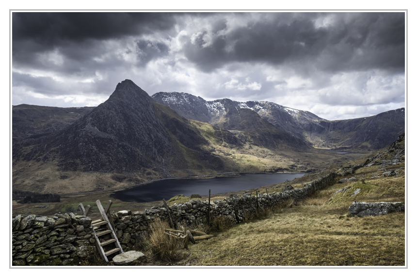 MOODY SKIES OF TRYFAN 900b