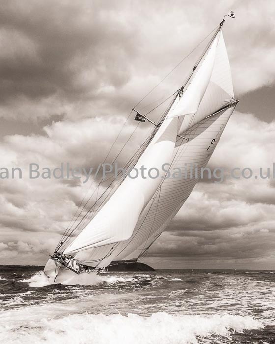 Mariquita in full sail