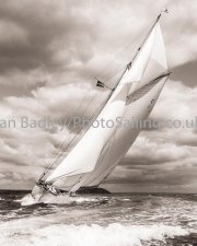 Mariquita in full sail