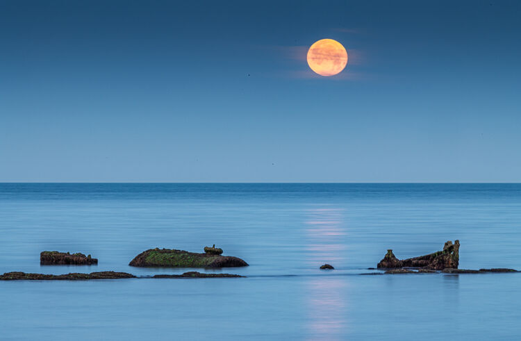 Alf Damp Moonset behind the wreck Focus Ryde
