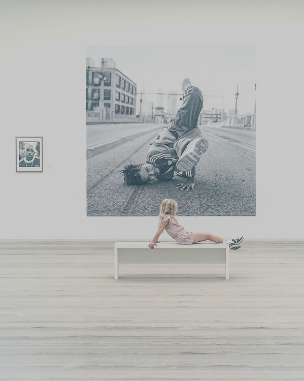 Fred Dawson Girl in a gallery M5 O iwps