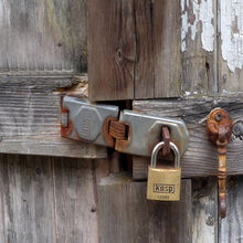 Sue Harlow Not worth the Padlock M6 O  IWPS