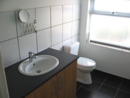 Shower room in 107 Leopold Street, Loughborough golden triangle houses. Great student accommodation location to let to groups of 4.