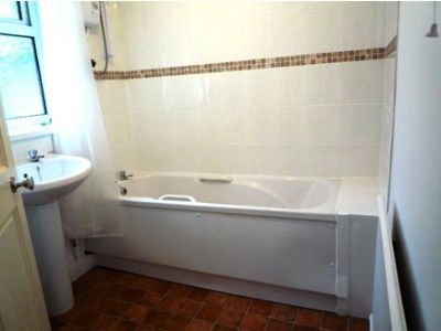 Loughborough-4-bed-23-curzon-bathroom