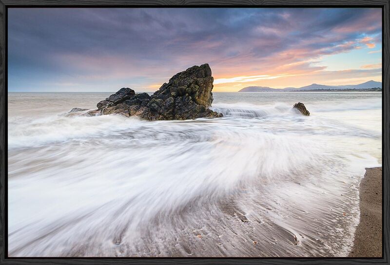 Black Float canvas White rock