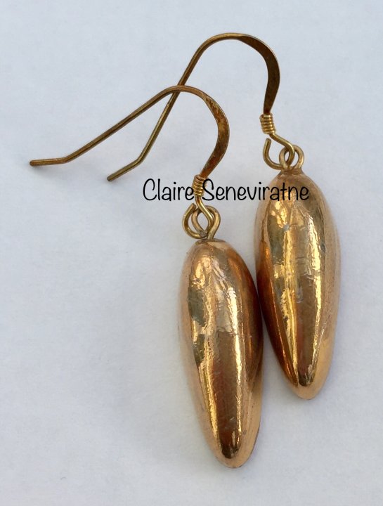 Gold drop earrings.