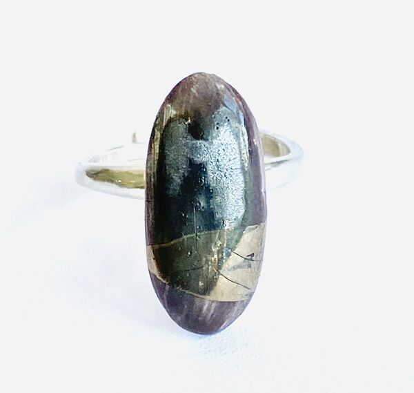 Purple porcelain ring with silver lustre.