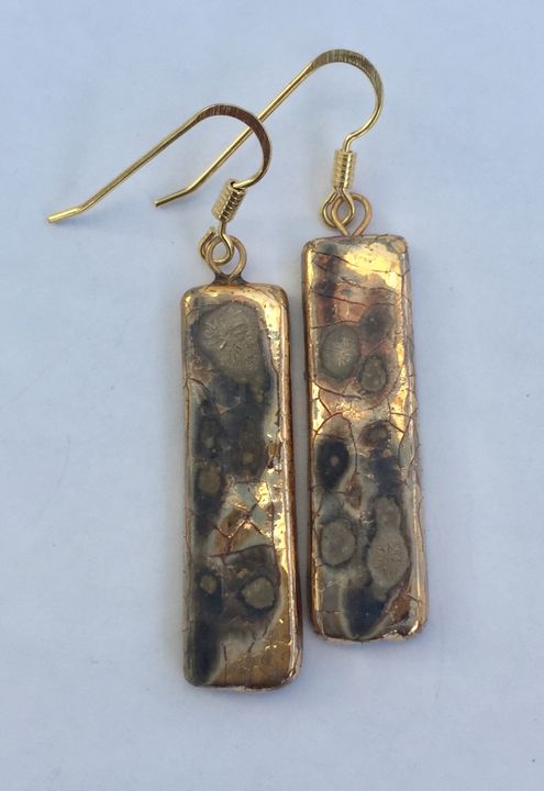 Gold rectangular drop earrings.