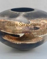 Large round porcelain pot with gold lustre.