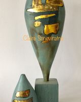 Blue porcelain pots with gold lustre.