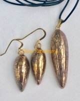 Gold teardrop set.