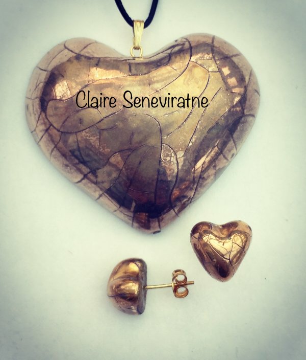 Large gold lustre porcelain heart pendant and heart studs.
