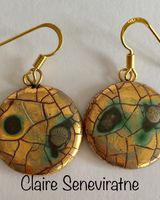Gold round drop earrings.
