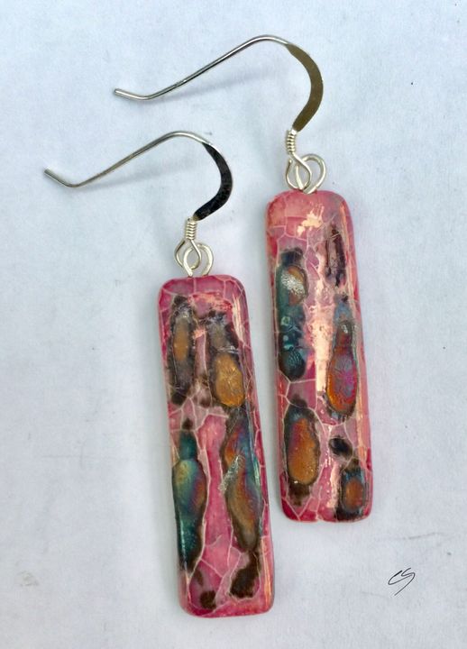 Pink rectangular ceramic earrings with iridescent colours.