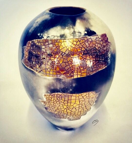 Small upright gold lustre smoke-fired porcelain pot.