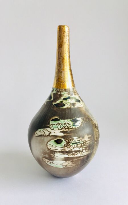 Ceramic pot, smoke-fired, with a long gold lustre neck.