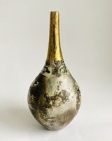 Ceramic pot, smoke-fired, with a long gold lustre neck.
