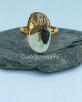 Porcelain ring with gold.