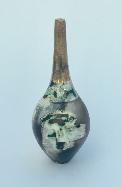 Ceramic pot, smoke-fired, with a long gold lustre neck.