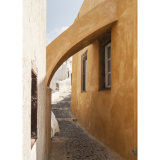 Alleyway in Oia, Santorini