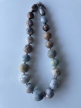 large bead necklace L1