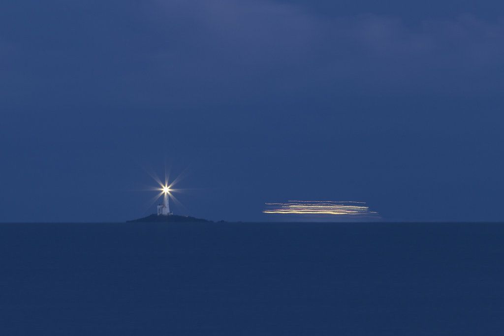 Tuskar Rock with Ferry