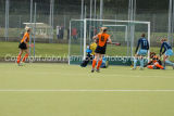 Katie Long scores for Leicester against Reading HC
