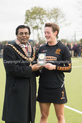 Hannah Macleod receives her award from Leicester's Lord Mayor
