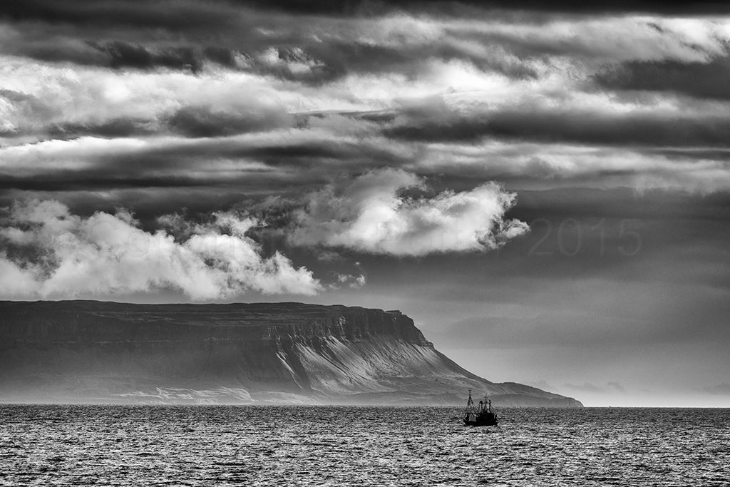 2771 B & W Sailing to Eigg, June 2015