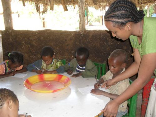 Miss Habtam with her Grade 1 class