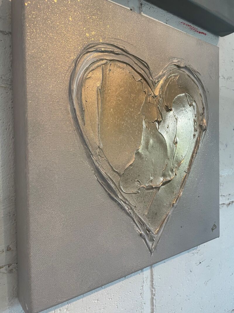gold heart textured in situ