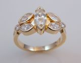 Gold Ring w Marquise Diamonds
