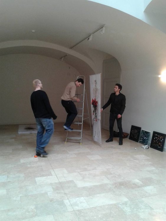 Hanging the three graces