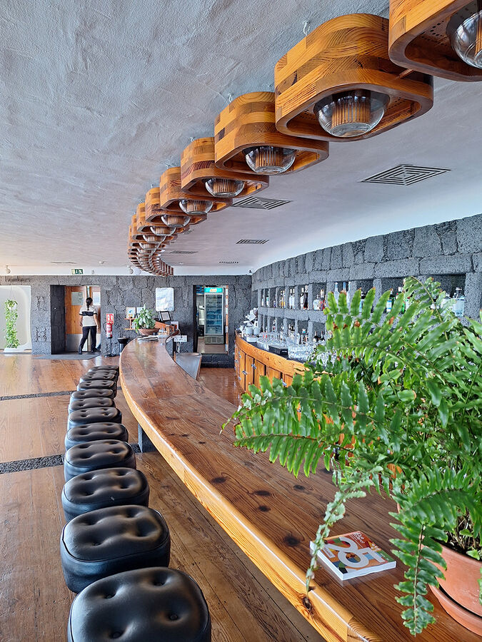 'César's bar'