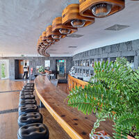 'César's bar'