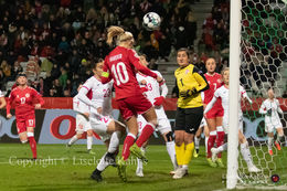 WMS NT, Denmark vs. Georgia. Viborg 2019. Pernille Harder preparing for a header. What's the goalkeeper doing?