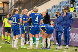 Strategy talk in the Chelsea squad during the UEFA Women's Champions League Final, Chelsea vs. FC Barcelona