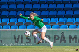 Indiah-Page Riley doing football art in the "Gjensidige Kvindeliga" match between Fortuna Hjorring and KoldingQ