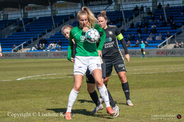Olivia Holdt trying to pass two KoldingQ defenders in the "Gjensidige Kvindeliga" match between Fortuna Hjorring and KoldingQ