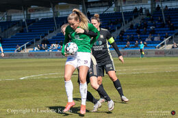 Olivia Holdt trying to pass two KoldingQ defenders in the "Gjensidige Kvindeliga" match between Fortuna Hjorring and Kolding