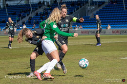 Olivia Holdt trying to pass two KoldingQ defenders in the "Gjensidige Kvindeliga" match between Fortuna Hjorring and KoldingQ