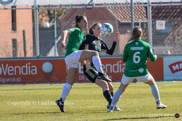 Victoria Bruce fighting for the ball in the "Gjensidige Kvindeliga" match between Fortuna Hjorring and KoldingQ