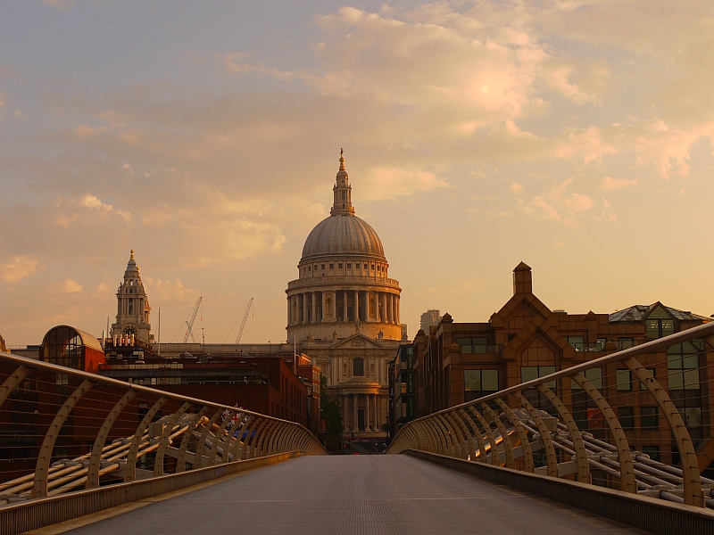 Millennium Bridge Spring Dawn