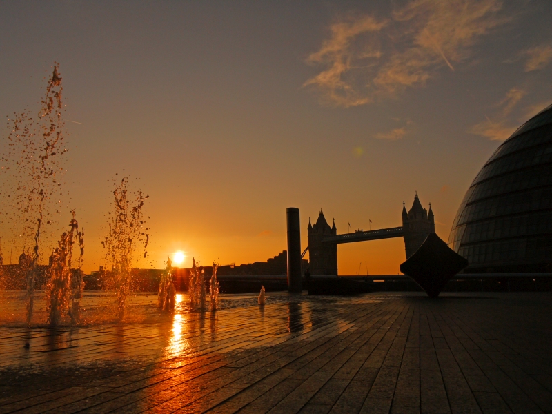 Tower Bridge Dawn Fountain