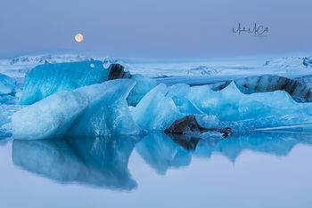 Moonset, Jokulsarlon, Iceland