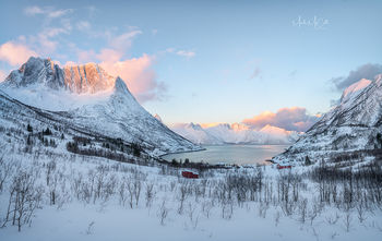 Mejfordbotn dawn. Senja, Arctic Norway